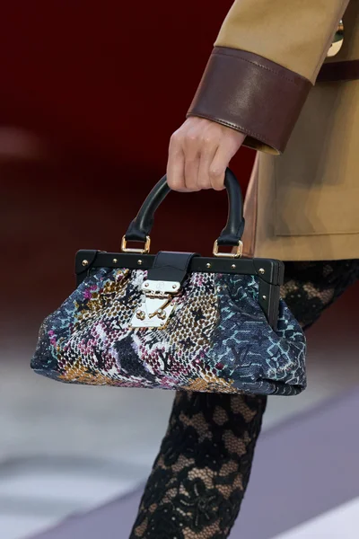 Look 60